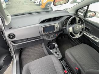 2016 Toyota Vitz - Thumbnail