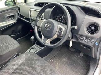 2016 Toyota Vitz - Thumbnail