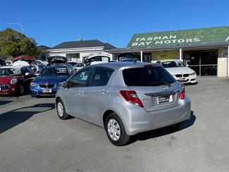 2016 Toyota Vitz - Thumbnail
