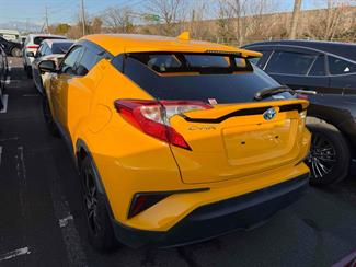 2017 Toyota C-HR - Thumbnail