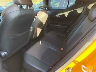 2017 Toyota C-HR - Thumbnail