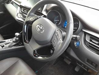 2017 Toyota C-HR - Thumbnail