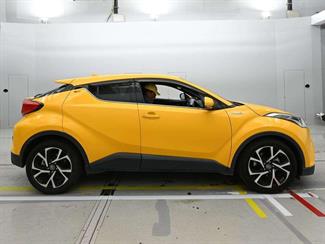 2017 Toyota C-HR - Thumbnail