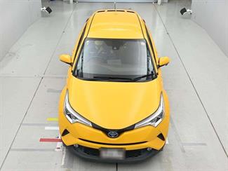 2017 Toyota C-HR - Thumbnail