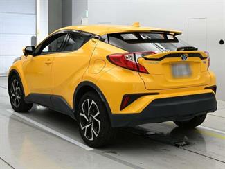2017 Toyota C-HR - Thumbnail