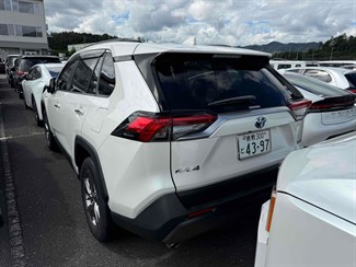 2020 Toyota RAV4 - Thumbnail
