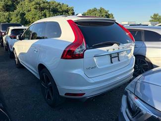 2015 Volvo XC60 - Thumbnail