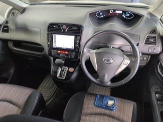 2015 Nissan Serena - Thumbnail