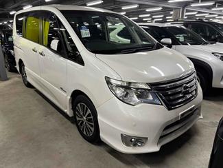 2015 Nissan Serena - Thumbnail
