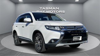 2015 Mitsubishi Outlander - Thumbnail