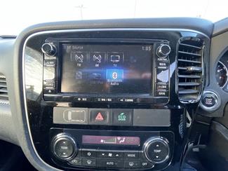 2015 Mitsubishi Outlander - Thumbnail