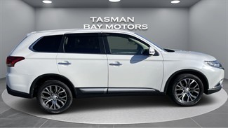 2015 Mitsubishi Outlander - Thumbnail