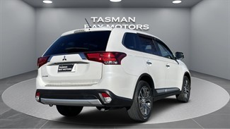 2015 Mitsubishi Outlander - Thumbnail