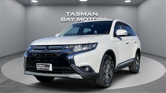 2015 Mitsubishi Outlander - Thumbnail
