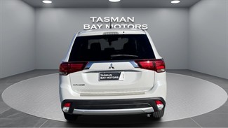 2015 Mitsubishi Outlander - Thumbnail