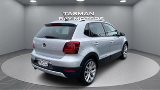 2017 Volkswagen Cross Polo - Thumbnail