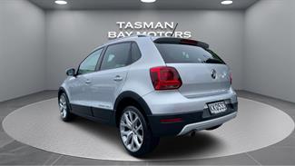 2017 Volkswagen Cross Polo - Thumbnail