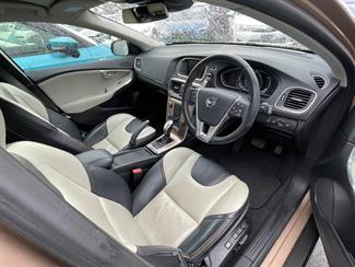 2013 Volvo V40 - Thumbnail