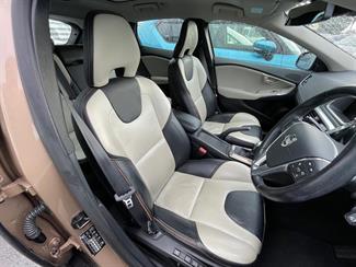 2013 Volvo V40 - Thumbnail