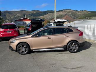 2013 Volvo V40 - Thumbnail