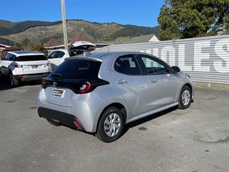 2020 Toyota Yaris - Thumbnail