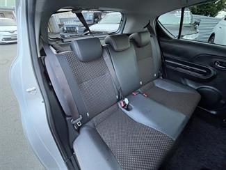 2015 Toyota Aqua - Thumbnail