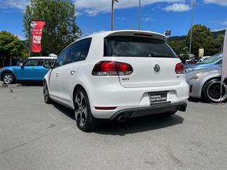 2012 Volkswagen Golf - Thumbnail