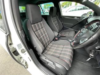 2012 Volkswagen Golf - Thumbnail