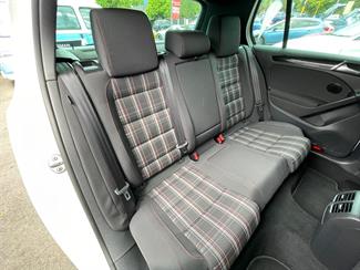 2012 Volkswagen Golf - Thumbnail
