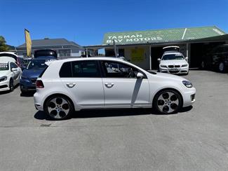 2012 Volkswagen Golf - Thumbnail