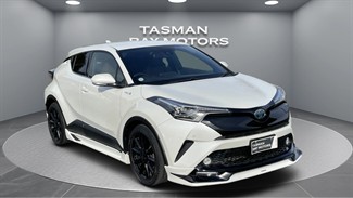 2017 Toyota C-HR - Thumbnail