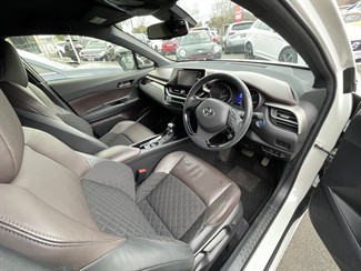 2017 Toyota C-HR - Thumbnail