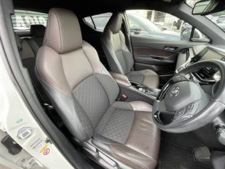 2017 Toyota C-HR - Thumbnail