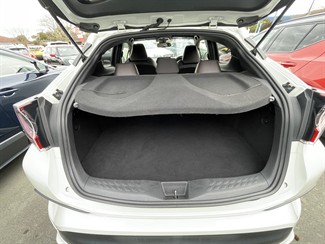 2017 Toyota C-HR - Thumbnail