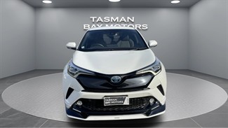 2017 Toyota C-HR - Thumbnail