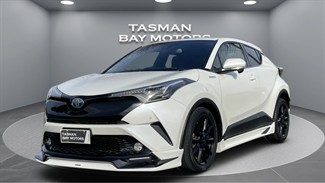 2017 Toyota C-HR - Thumbnail