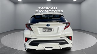 2017 Toyota C-HR - Thumbnail
