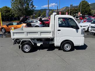 2025 Daihatsu HiJet - Thumbnail