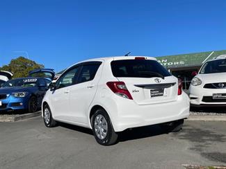 2015 Toyota Vitz - Thumbnail