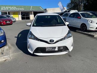 2015 Toyota Vitz - Thumbnail