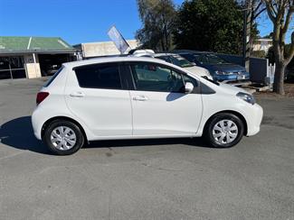 2015 Toyota Vitz - Thumbnail