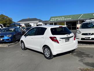 2015 Toyota Vitz - Thumbnail