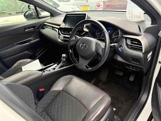 2017 Toyota C-HR - Thumbnail