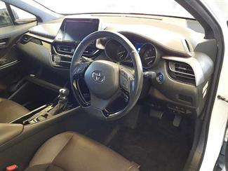 2017 Toyota C-HR - Thumbnail