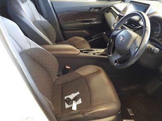 2017 Toyota C-HR - Thumbnail