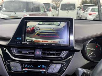 2017 Toyota C-HR - Thumbnail