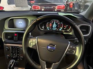 2014 Volvo V40 - Thumbnail