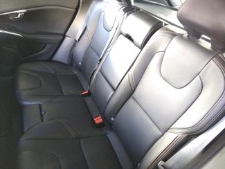 2014 Volvo V40 - Thumbnail