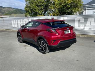 2017 Toyota C-HR - Thumbnail