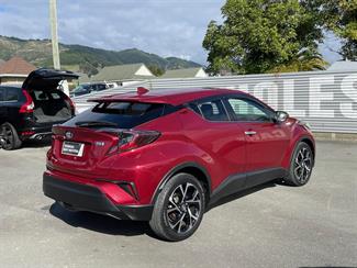 2017 Toyota C-HR - Thumbnail